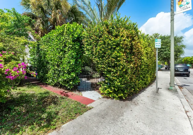 Homes for sale in ,, FL | 1309 Lucerne Ave, ,, FL 33460 | MLS# B26050711