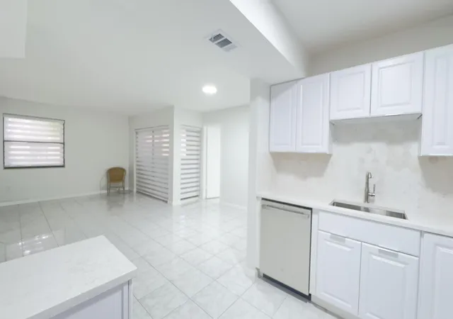 5th image of Quatraine Ii, Miami, FL 33179