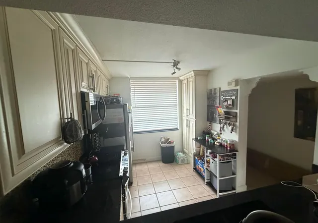 4th image of 1711 SE Whitehall Dr, Davie, FL 33324