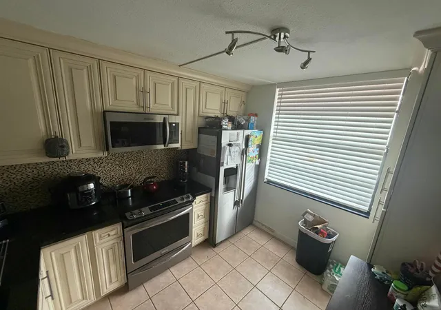 5th image of 1711 SE Whitehall Dr, Davie, FL 33324