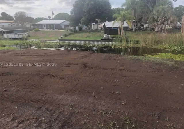 2nd image of 3707 Se 27th St, Okeechobee, FL 34974 | MLS# A12051283