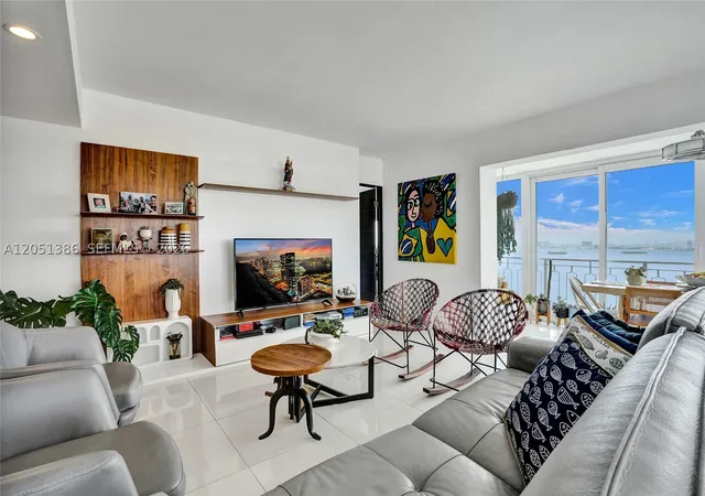 Homes for sale in Miami, FL | 11111 Biscayne Blvd, Miami, FL 33181 | Houzeo