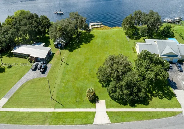 3rd image of 395 Old County Road 78, La Belle, FL 33935 | MLS# A12051417