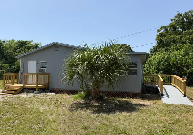 Homes for sale in Vero Beach, FL | 4250 29th Ave, Vero Beach, FL 32967 | MLS# B26050819