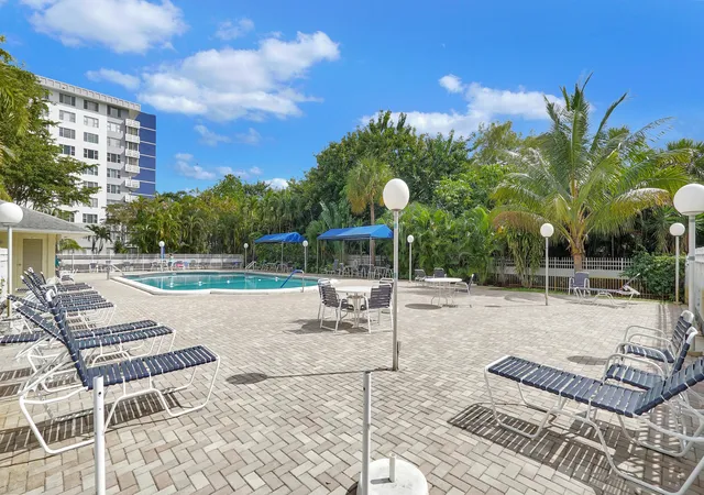 Homes for sale in Hollywood, FL | 4400 Hillcrest Drive, Hollywood, FL 33021 | Houzeo