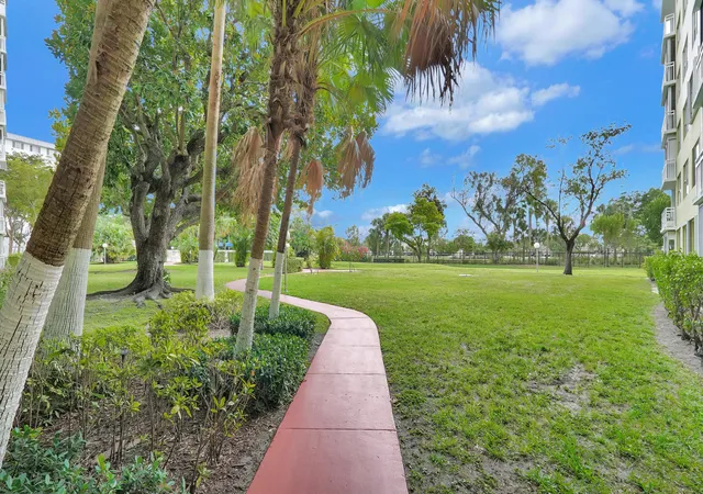 Homes for sale in Hollywood, FL | 4400 Hillcrest Dr #719c, Hollywood, FL 33021 | MLS# B26050851