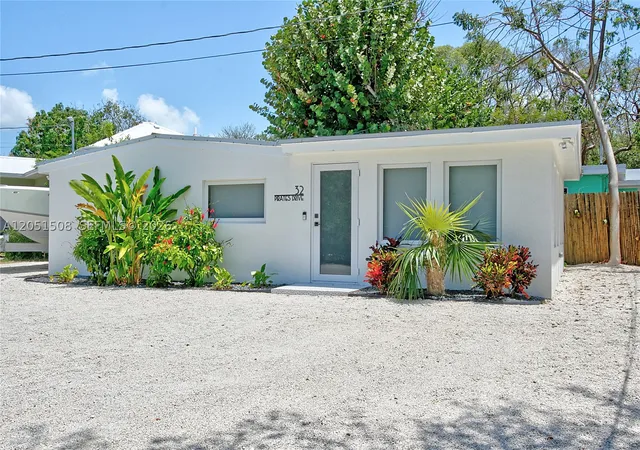 Homes for sale in Key Largo, FL | 32 Pirates Dr, Key Largo, FL 33037 | MLS# A12051508