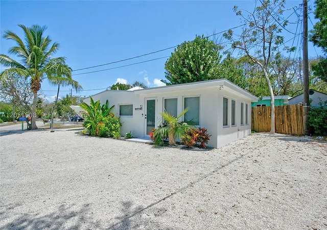 Homes for sale in Key Largo, FL | 32 Pirates Dr, Key Largo, FL 33037 | MLS# A12051508