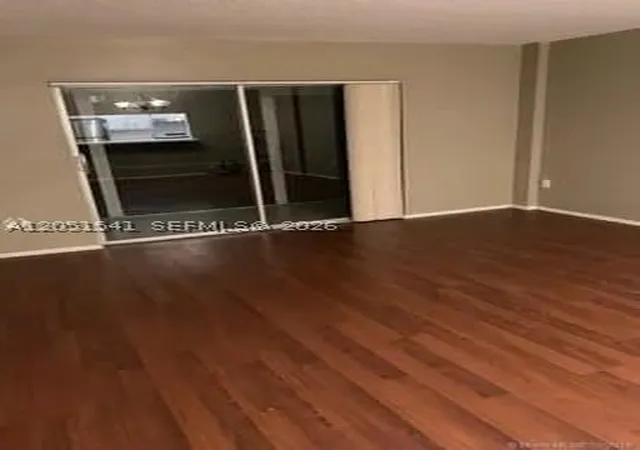 Listing Photo 5 - Condo for sale in building located at 4168 Inverrary Dr, Lauderhill, FL 33319 - Unit #305