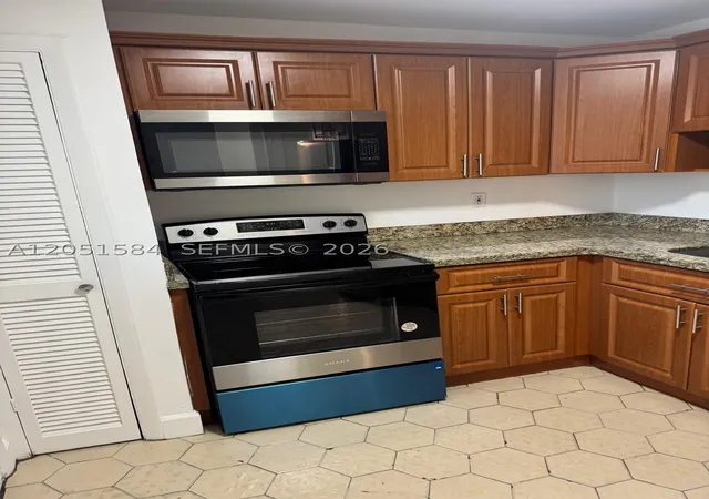Homes for sale in Miami, FL | 1401 Ne 191st St #D108, Miami, FL 33179 | MLS# A12051584