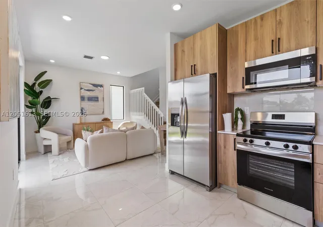 5th image of 13357 Sw 265Th Terr, Homestead, FL 33032 | MLS# A12051613
