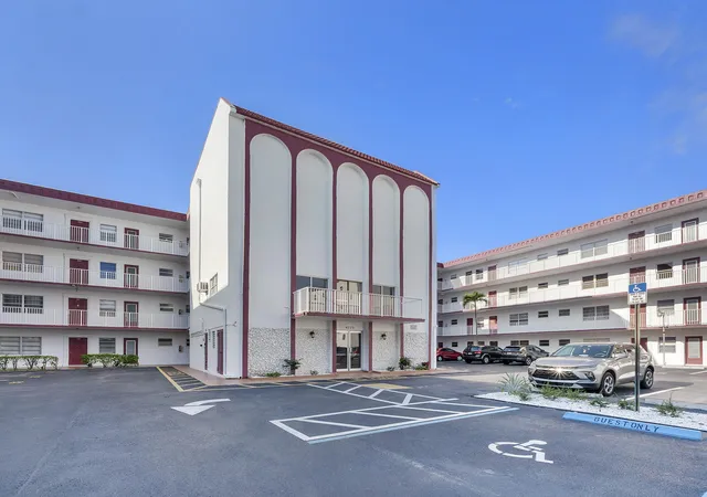 Homes for sale in Lauderdale Lakes, FL | 4270 Nw 40th St #205, Lauderdale Lakes, FL 33319 | MLS# B26050959