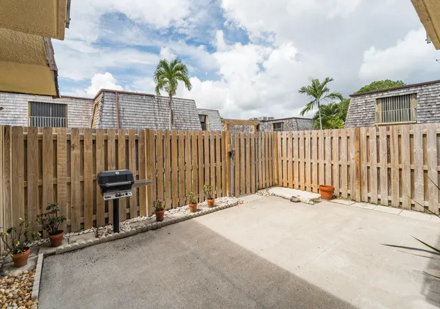 Homes for sale in Palm Springs, FL | 85 Lake Arbor Dr, Palm Springs, FL 33461 | MLS# B26050990