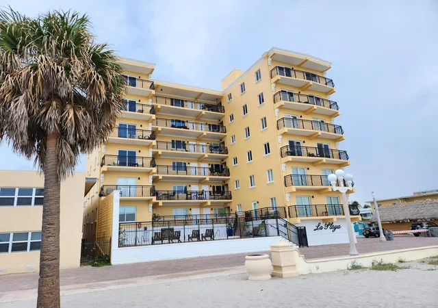 Homes for sale in Hollywood, FL | 1815 N Surf Road, Hollywood, FL 33019 | Houzeo