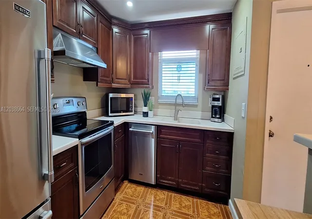 Photo 1 of Condo for sale at 3100 Ne 49Th St #510, Fort Lauderdale, FL 33308 | MLS# A12038664 | Listing updated on 2026-09-30