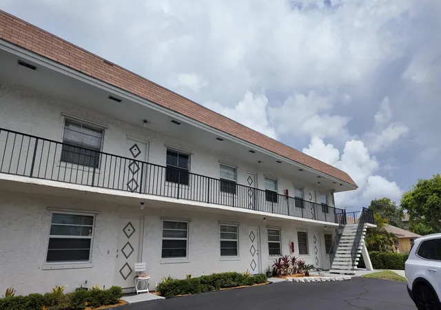 Homes for sale in North Palm Beach, FL | 227 Castlewood Dr #207, North Palm Beach, FL 33408 | MLS# B26051135