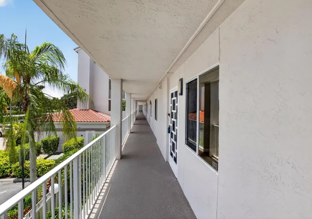 3rd image of 14111 Royal Vis Dr, Delray Beach, FL 33484