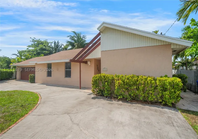 Homes for sale in Hollywood, FL | 2917 Mckinley St, Hollywood, FL 33020 | MLS# A12051679