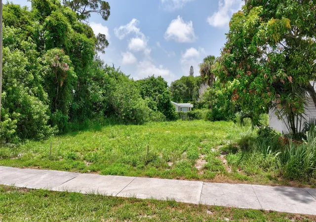 3rd image of 5684 Se 45Th Ave Se, Stuart, FL 34997 | MLS# B26051169
