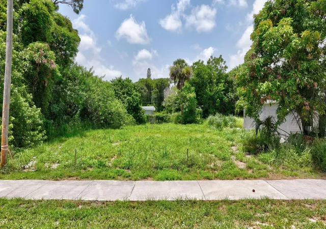 4th image of 5684 Se 45Th Ave Se, Stuart, FL 34997 | MLS# B26051169