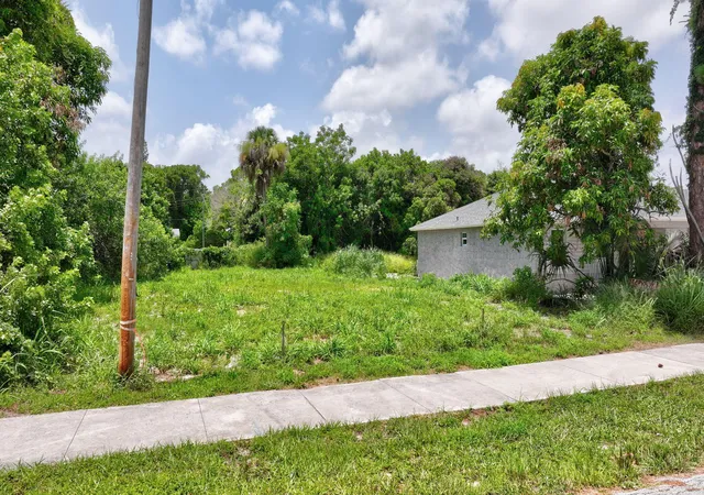 5th image of 5684 Se 45Th Ave Se, Stuart, FL 34997 | MLS# B26051169
