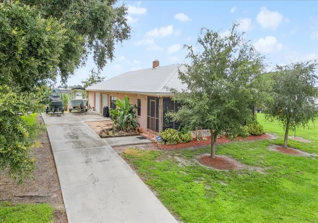 2nd image of 1121 River Rd, Moore Haven, FL 33471 | MLS# B26051176