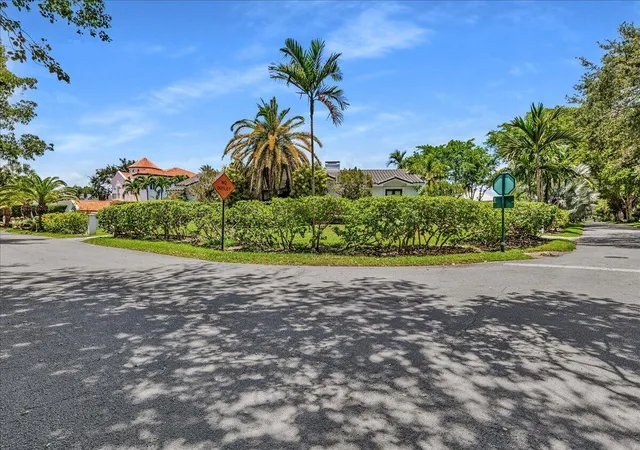 3rd image of 5901 Sw 136Th St, Pinecrest, FL 33156 | MLS# B26051184