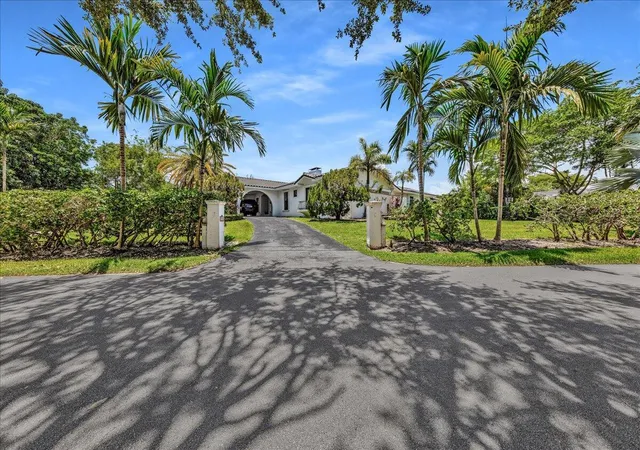 4th image of 5901 Sw 136Th St, Pinecrest, FL 33156 | MLS# B26051184