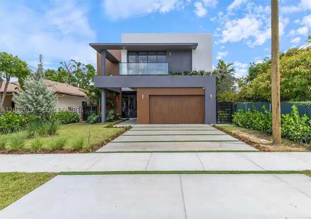 Photo 1 of Single family home for sale at 6359 Sw 34th St, Miami, FL 33155 | MLS# A12051607 | Listing updated on 2026-08-21