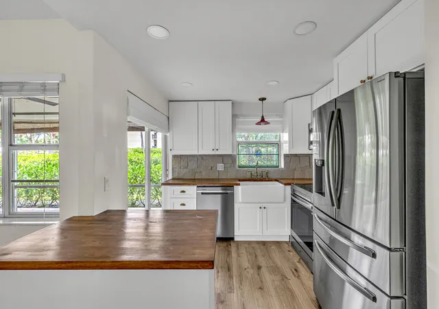3rd image of 100 Royal Palm Wy #1030, Boca Raton, FL 33432 | MLS# B26051330