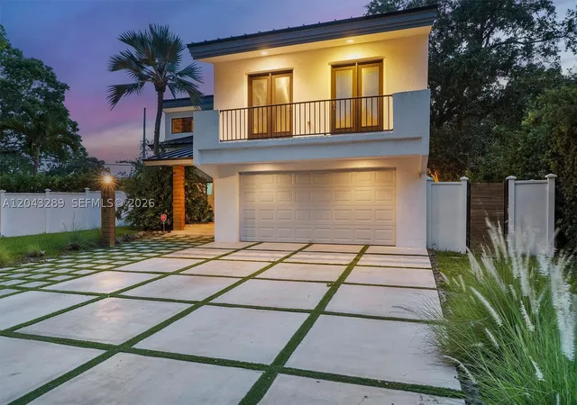 Photo 3 of Single family home for sale at 9200 Ne 12th Ave, Miami Shores, FL 33138 | MLS# A12043289 | Listing updated on 2026-10-06