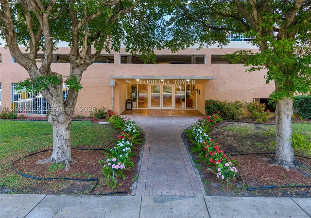 Photo 4 of Condo for sale at 200 178Th Dr #711, Sunny Isles Beach, FL 33160 | MLS# A12052163 | Listing updated on 2026-07-12