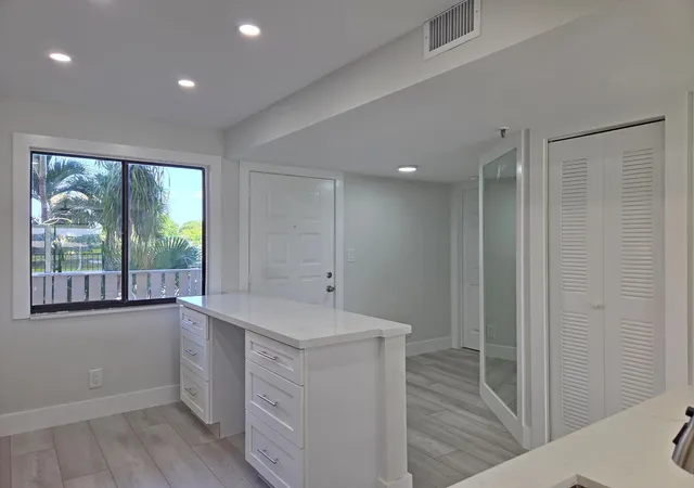 4th image of 14426 Amberly Ln #203, Delray Beach, FL 33446 | MLS# B26051390