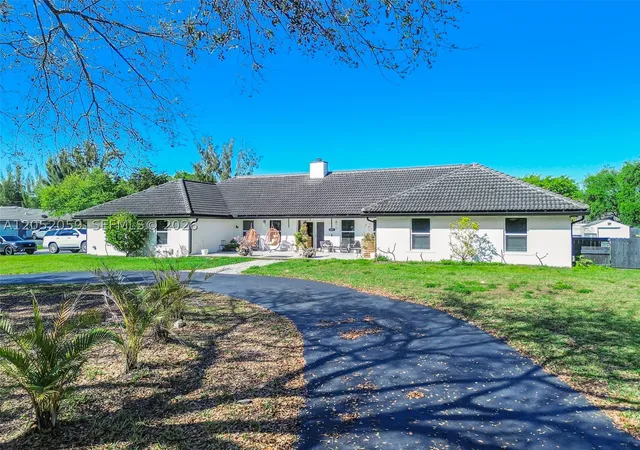 Photo 3 of Single family home for sale at 5431 Sw 109th Ave, Davie, FL 33328 | MLS# A12052059 | Listing updated on 2026-10-09