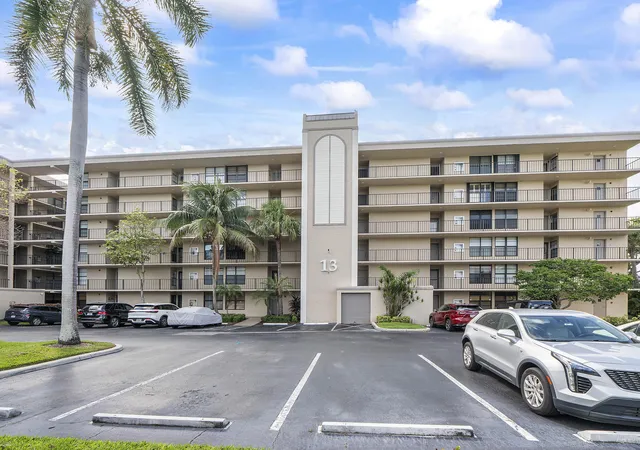 2nd image of 13 Royal Palm Wy, Boca Raton, FL 33432