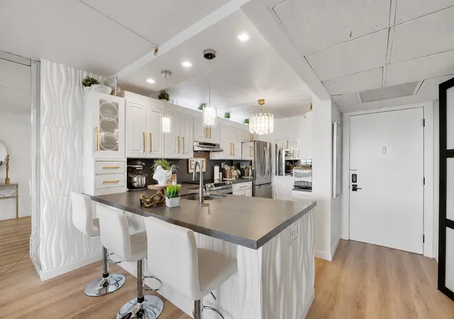 2nd image of 13 Royal Palm Wy #5030, Boca Raton, FL 33432 | MLS# B26051476