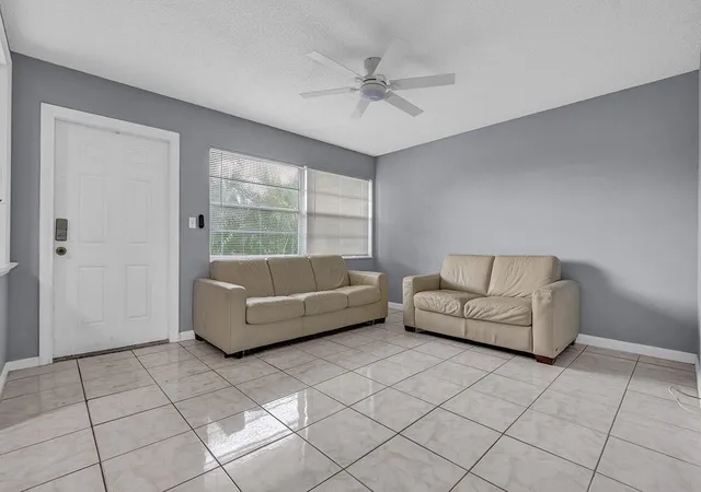 3rd image of 340 NW 19th St, Boca Raton, FL 33432