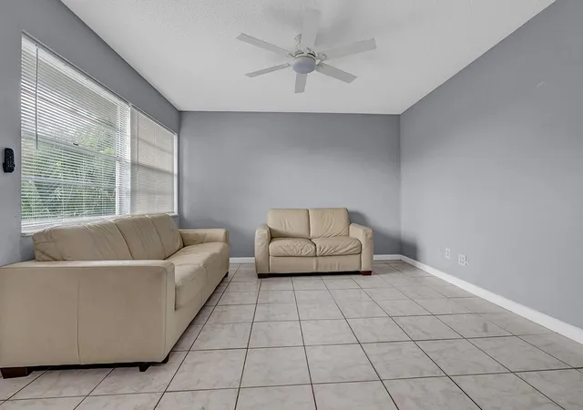 4th image of 340 NW 19th St, Boca Raton, FL 33432