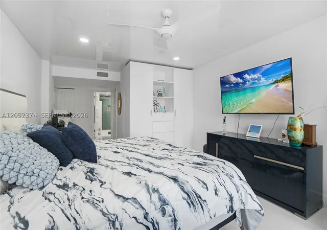 3rd image of 4100 Galt Ocean Dr #404, Fort Lauderdale, FL 33308 | MLS# A12052374