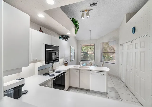 4th image of 16909 Isle Of Palms Dr, Delray Beach, FL 33484