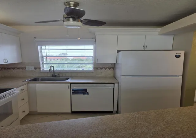 4th image of 2998 Sunrise Lakes Dr E #411, Sunrise, FL 33322 | MLS# B26051647