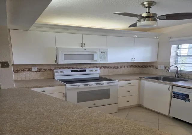 5th image of 2998 Sunrise Lakes Dr E #411, Sunrise, FL 33322 | MLS# B26051647