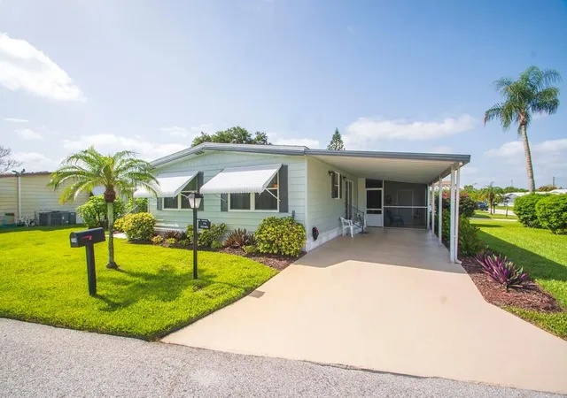 2nd image of 174 Ne Emerald Dr, Jensen Beach, FL 34957 | MLS# B26051688