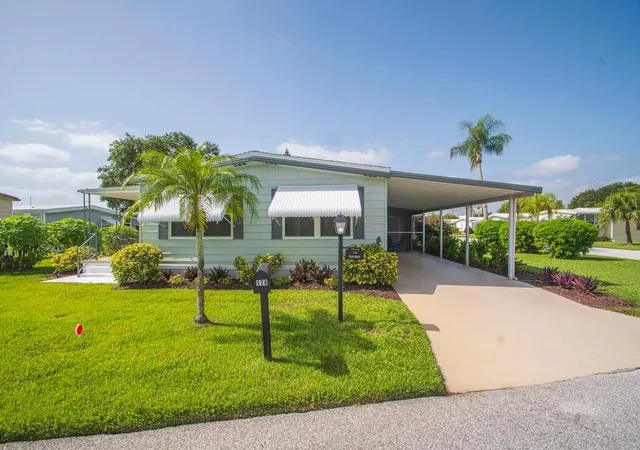 3rd image of 174 Ne Emerald Dr, Jensen Beach, FL 34957 | MLS# B26051688