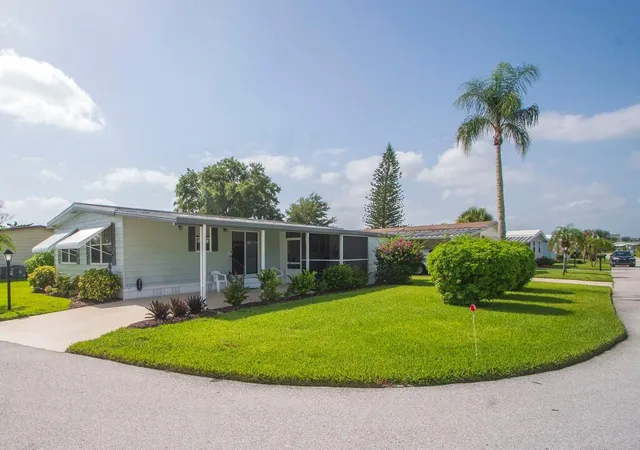 5th image of 174 Ne Emerald Dr, Jensen Beach, FL 34957 | MLS# B26051688