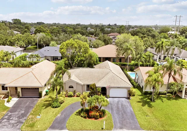5th image of 15821 Sedgewyck Cir N, Davie, FL 33331 | MLS# B26051730
