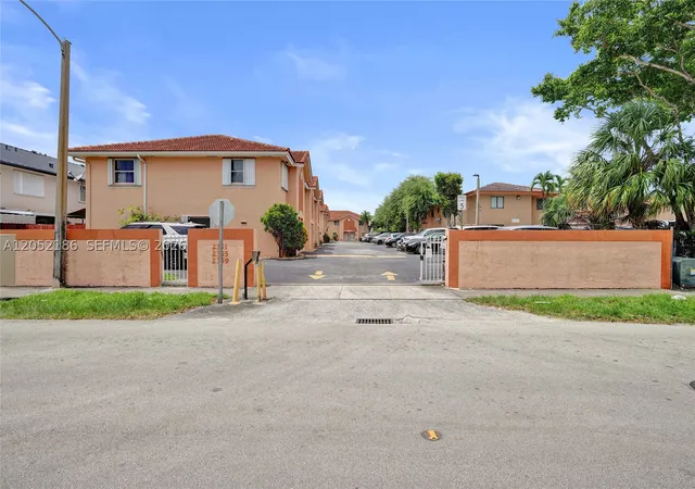 Listing Photo 4 - Condo for sale in building located at 2359 W 74th St, Hialeah, FL 33016 - Unit #1-104