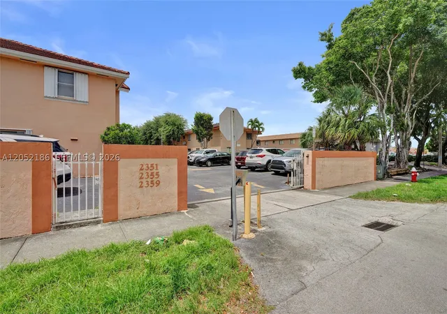 Listing Photo 5 - Condo for sale in building located at 2359 W 74th St, Hialeah, FL 33016 - Unit #1-104