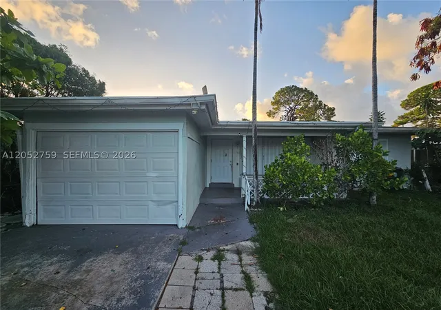 Photo 1 of Single family home for sale at 722 S E St, Lake Worth, FL 33460 | MLS# A12052759 | Listing updated on 2026-07-23