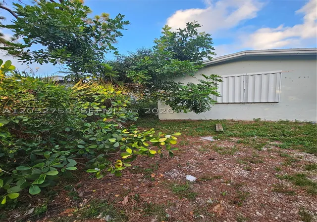 Photo 3 of Single family home for sale at 722 S E St, Lake Worth, FL 33460 | MLS# A12052759 | Listing updated on 2026-07-23